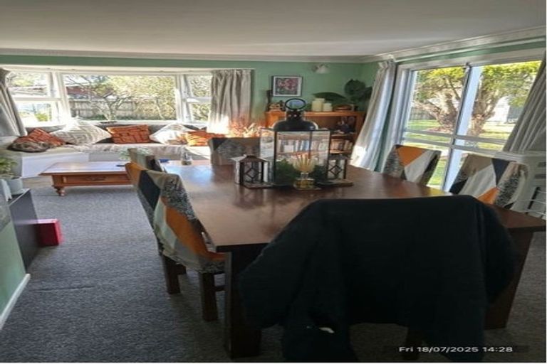 Photo of property in 73 Kuratawhiti Street, Greytown, 5712