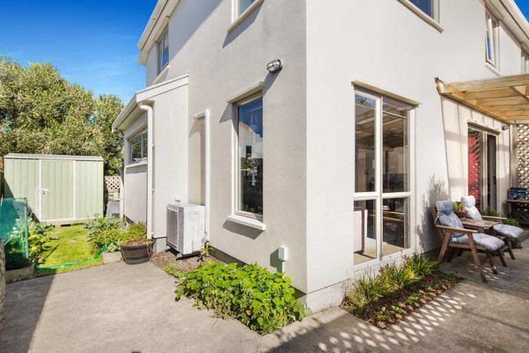 Photo of property in 3/131 Queens Drive, Lyall Bay, Wellington, 6022