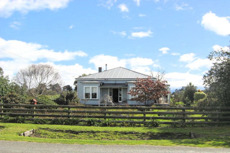 Photo of property in 37 Charlotte Street, Takapau, 4203