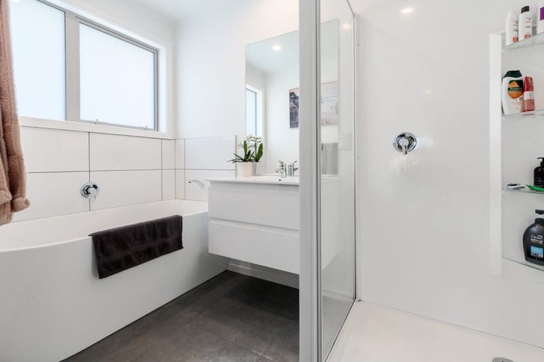 Photo of property in 117b Ngatai Road, Otumoetai, Tauranga, 3110