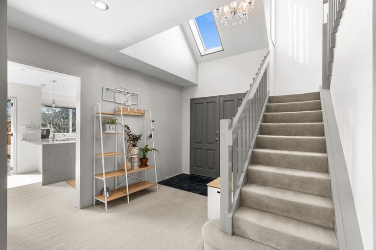 Photo of property in 31 Brockhall Lane, Avonhead, Christchurch, 8042