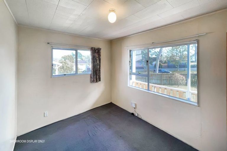 Photo of property in 1 Ballial Place, West Harbour, Auckland, 0618