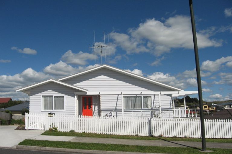 Photo of property in 38 Lysaght Place, Welcome Bay, Tauranga, 3112