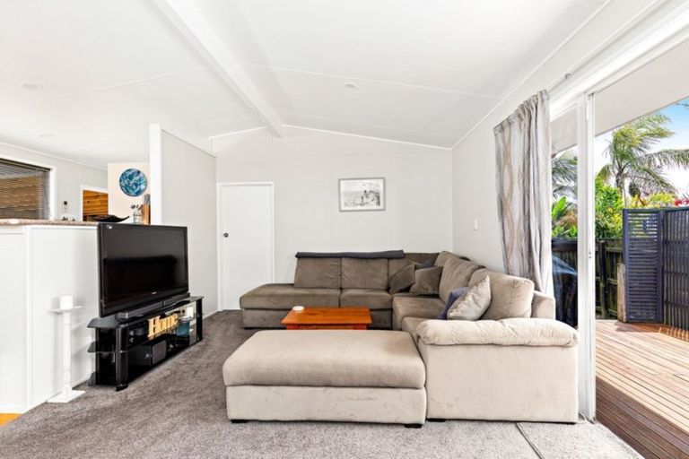 Photo of property in 7 Mary Keane Lane, Parakai, 0830