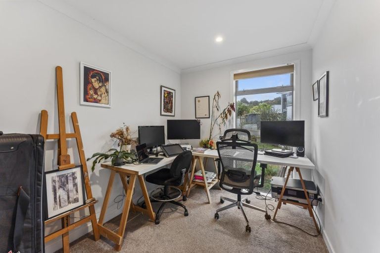 Photo of property in 22 Arahiwi Grove, Tirohanga, Lower Hutt, 5010