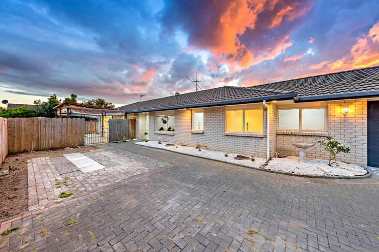 Photo of property in 31 Muirfield Street, Wattle Downs, Auckland, 2103
