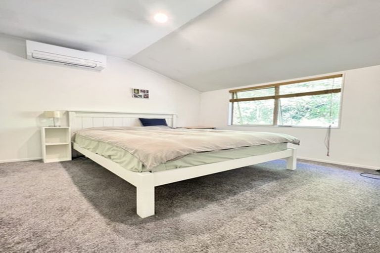 Photo of property in 1/114 Seaview Road, Glenfield, Auckland, 0629