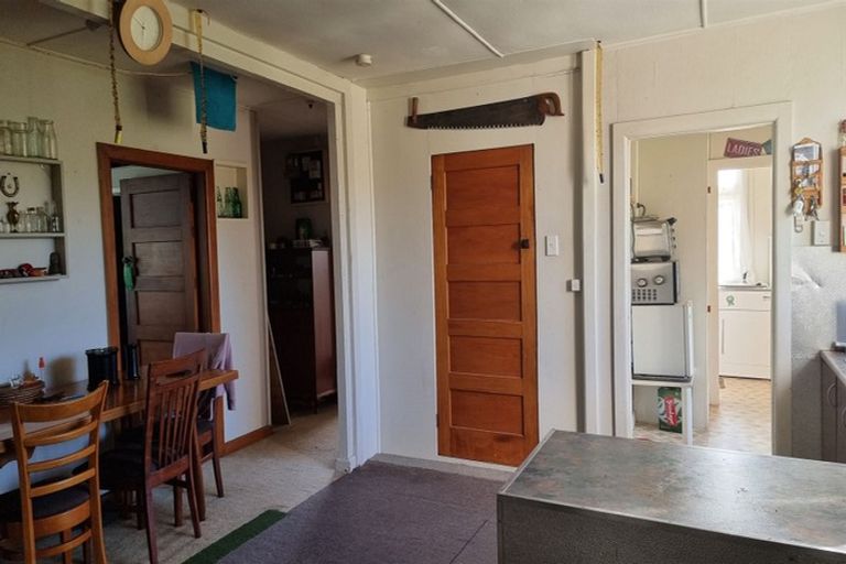 Photo of property in 53 Broadway, Picton, 7220