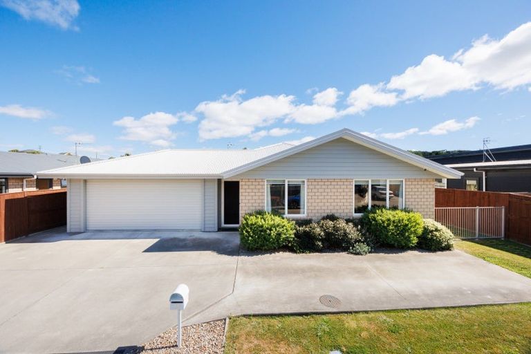 Photo of property in 15 Serenity Crescent, Kelvin Grove, Palmerston North, 4414