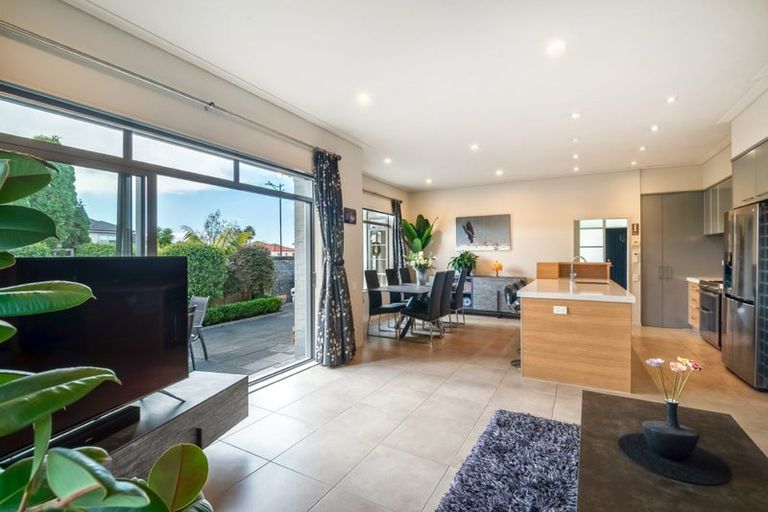 Photo of property in 31 Oakway Drive, Schnapper Rock, Auckland, 0632
