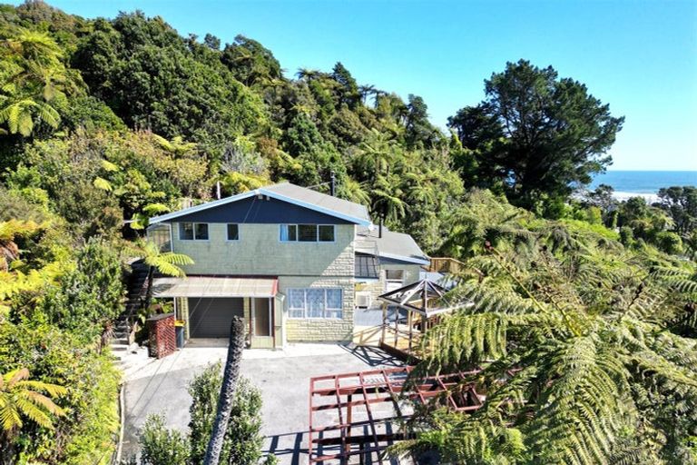 Photo of property in 20 Weenink Road, Karoro, Greymouth, 7805