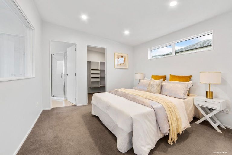 Photo of property in 65 Zara Court, Windsor Park, Auckland, 0632