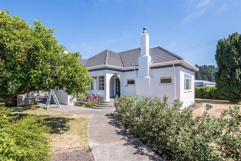 Photo of property in 2 Hinemoa Street, Paraparaumu, 5032
