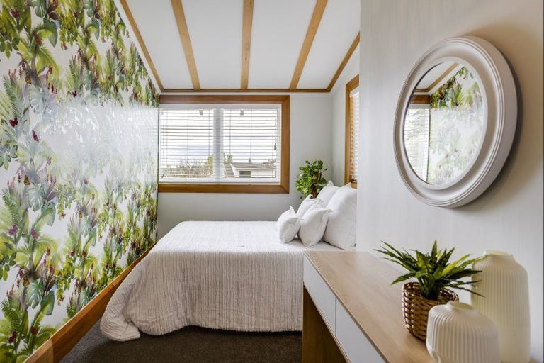 Photo of property in 1 Lambton Road, Hospital Hill, Napier, 4110