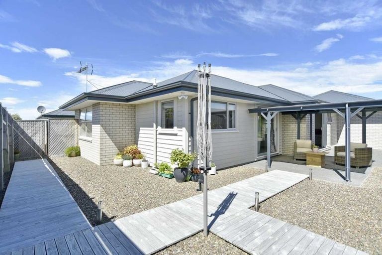 Photo of property in 21 Tutton (pvt) Mews, Rangiora, 7400