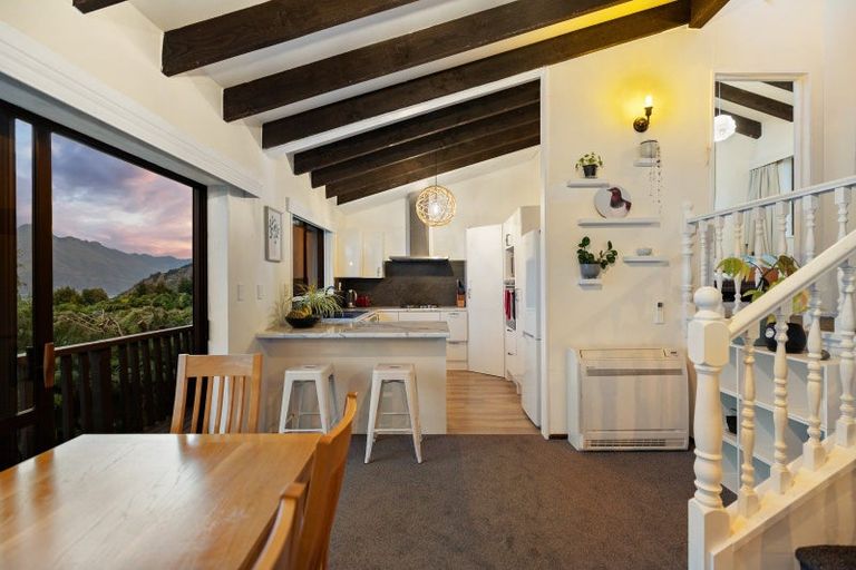 Photo of property in 4b Caples Place, Fernhill, Queenstown, 9300