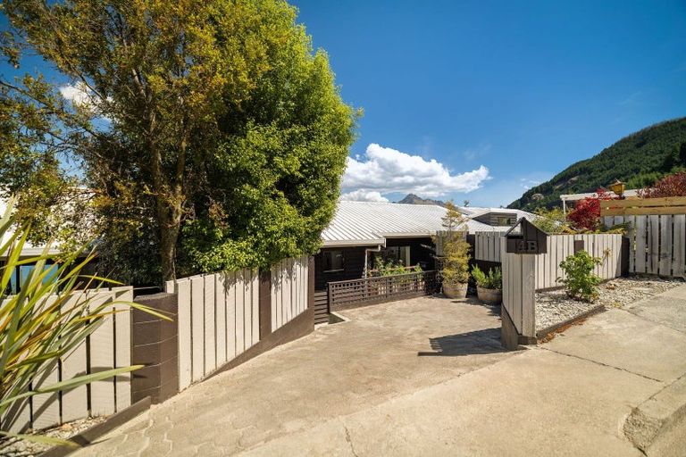 Photo of property in 4b Caples Place, Fernhill, Queenstown, 9300