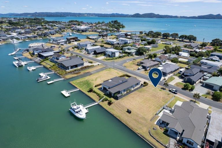 Photo of property in 16 Finch Street, One Tree Point, 0118