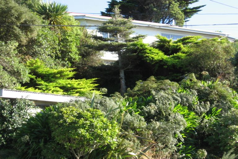 Photo of property in 15 Salford Street, Newlands, Wellington, 6037