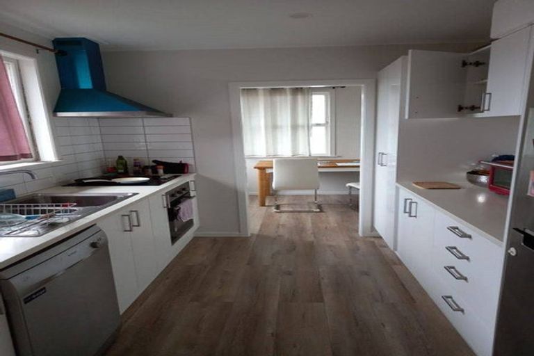 Photo of property in 31 Dawnhaven Drive, Te Atatu Peninsula, Auckland, 0610