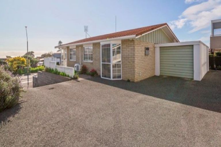 Photo of property in 496-498 Devon Street East, Strandon, New Plymouth, 4312