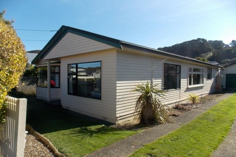 Photo of property in 10 Fernlea Avenue, Karori, Wellington, 6012