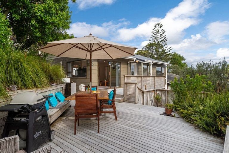 Photo of property in 2/13 Newstead Avenue, Browns Bay, Auckland, 0632