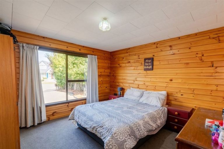 Photo of property in 6 Tracy Place, Redwood, Christchurch, 8051