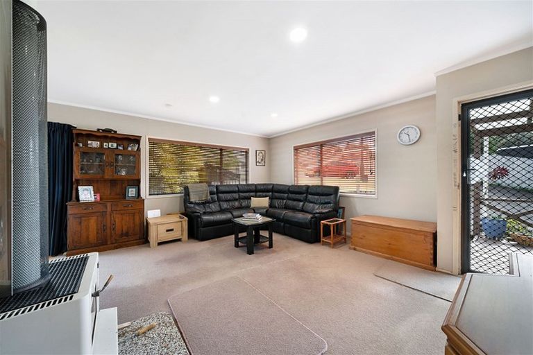 Photo of property in 12 Talavera Place, Te Atatu South, Auckland, 0602