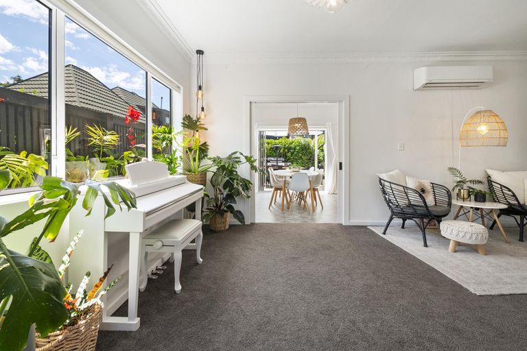 Photo of property in 17 Phoenix Avenue, Hokowhitu, Palmerston North, 4410