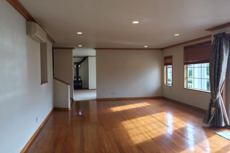 Photo of property in 8 Rosella Place, Murrays Bay, Auckland, 0630