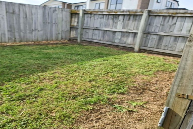 Photo of property in 2/24 Swaffield Road, Papatoetoe, Auckland, 2025