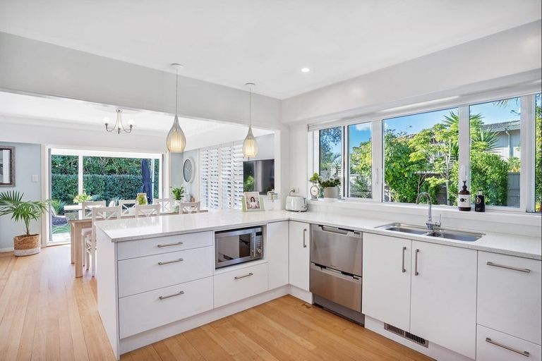 Photo of property in 5 Acmena Lane, Pakuranga, Auckland, 2010