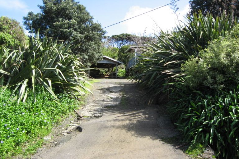 Photo of property in 18 Tasman View Road, Te Henga / Bethells Beach, Henderson, 0781