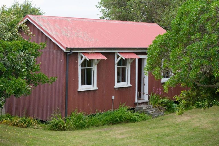 Photo of property in 21 Shortt Street, Foxton Beach, Foxton, 4815