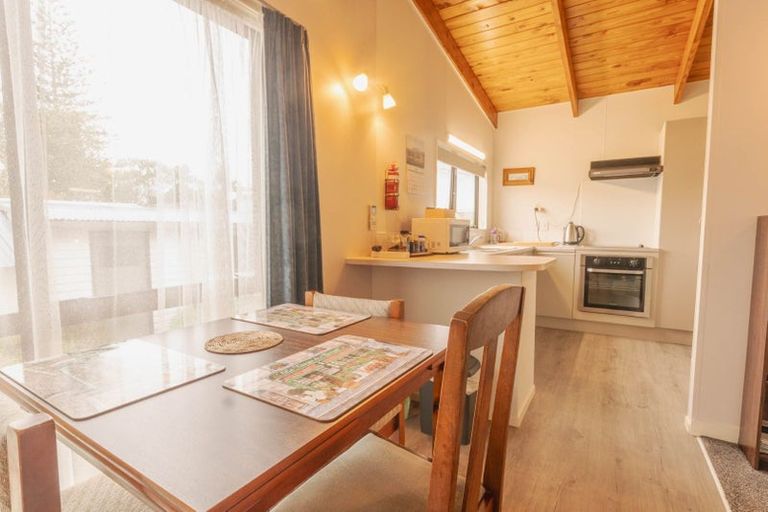 Photo of property in 68 Muir Avenue, Mangere Bridge, Auckland, 2022