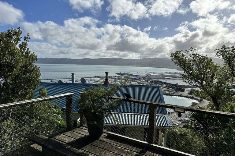 Photo of property in 421 Muritai Road, Eastbourne, Lower Hutt, 5013