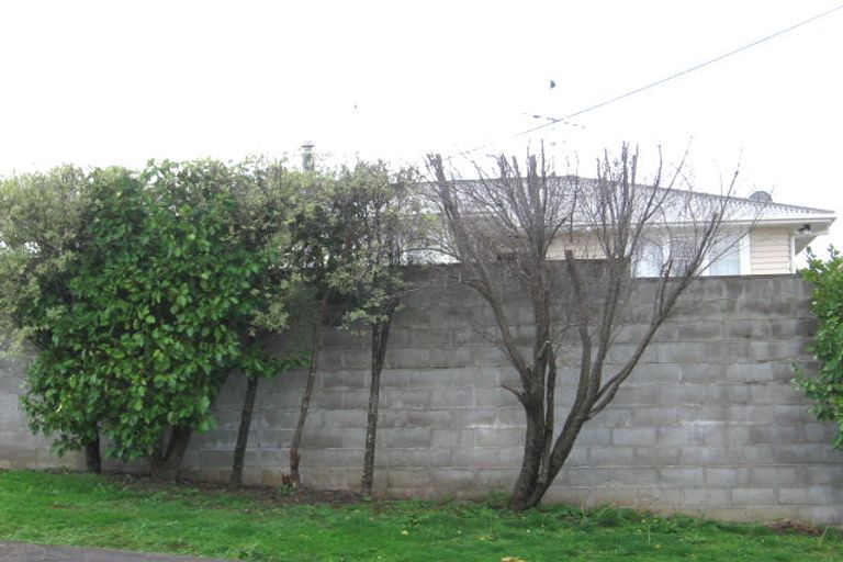 Photo of property in 44 Woodford Avenue, Henderson, Auckland, 0610