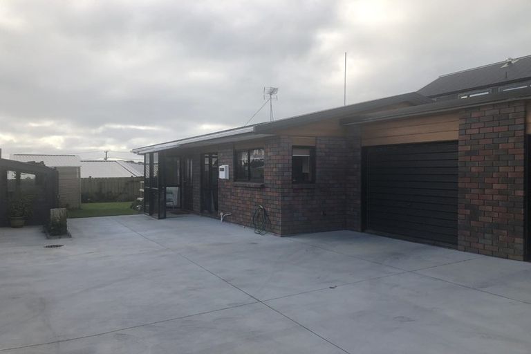 Photo of property in 2/300 Saint Aubyn Street, New Plymouth, 4310