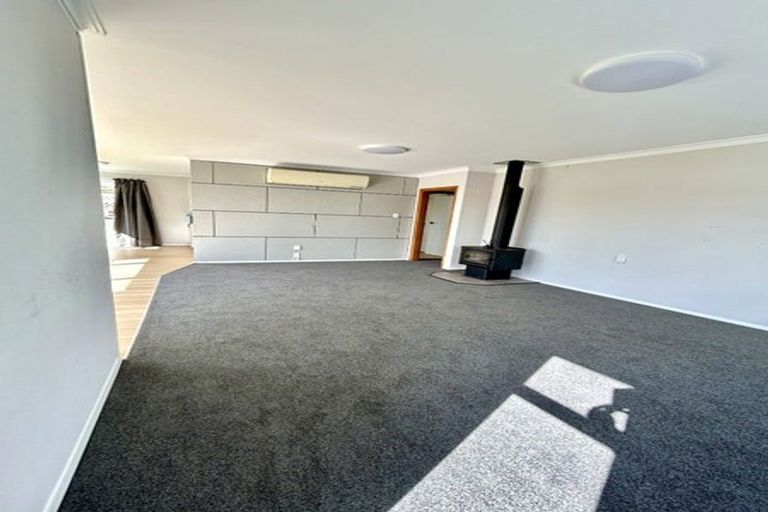 Photo of property in 1 Highfield Place, Levin, 5510
