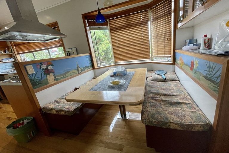 Photo of property in 11 Cheriton Road, Mellons Bay, Auckland, 2014