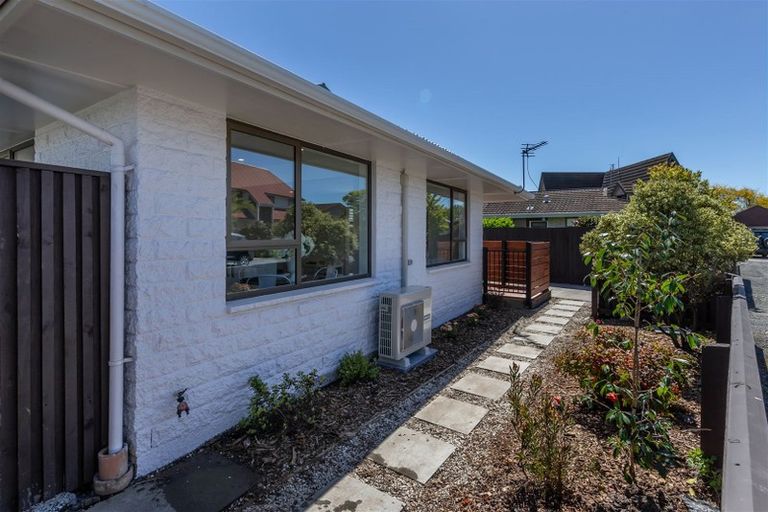 Photo of property in 1/450a Harewood Road, Harewood, Christchurch, 8051