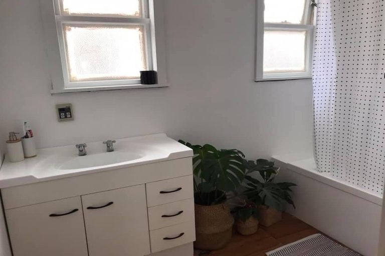 Photo of property in 11 Benge Crescent, Naenae, Lower Hutt, 5011