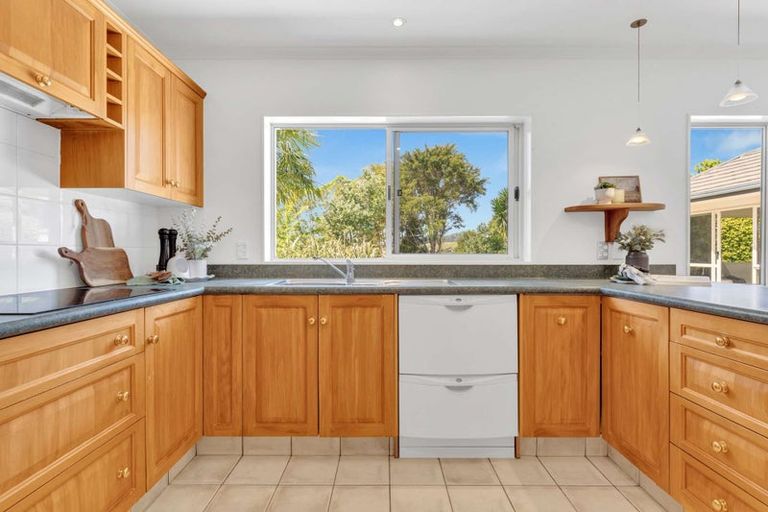 Photo of property in 52 Lysaght Place, Welcome Bay, Tauranga, 3112