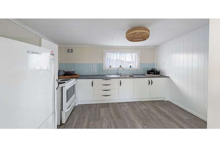 Photo of property in 46a Pratt Avenue, Foxton Beach, Foxton, 4815