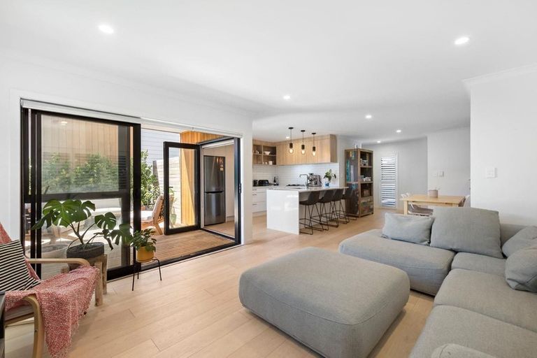 Photo of property in 125a Point Chevalier Road, Point Chevalier, Auckland, 1022