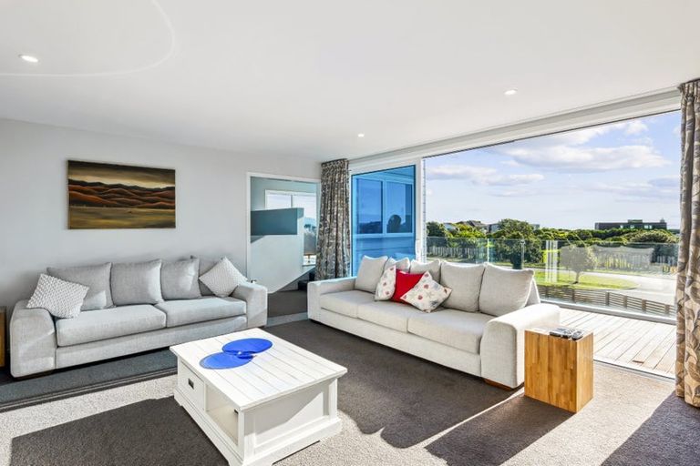 Photo of property in 156 Field Way, Waikanae Beach, Waikanae, 5036