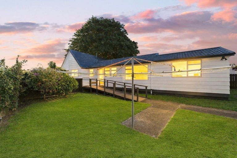 Photo of property in 19 Morrow Avenue, St Andrews, Hamilton, 3200