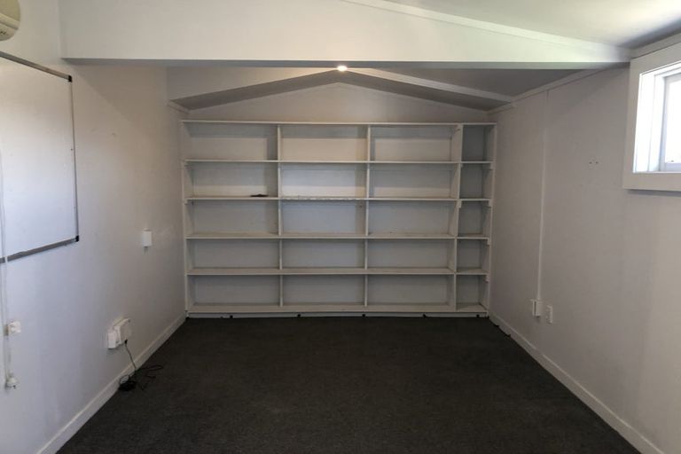 Photo of property in 17 Bluegum Road, Paraparaumu Beach, Paraparaumu, 5032