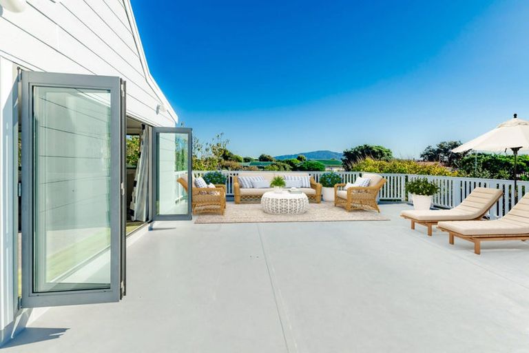 Photo of property in 11 Hicks Crescent, Waikanae Beach, Waikanae, 5036